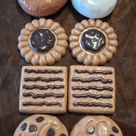 32 Piece Plastic Pretend Play Cupckes, Cookies and Ice Cream Treats - Picture 3 of 6